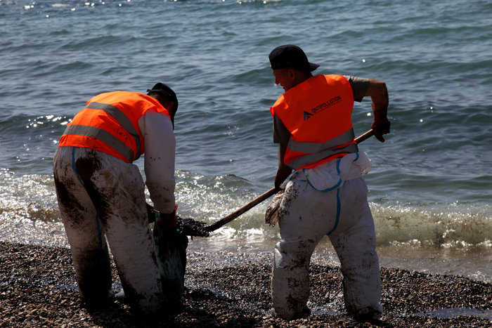 Πετρέλαιο και μαζούτ «πνίγει» τον Σαρωνικό [ΕΙΚΟΝΕΣ] - εικόνα 9