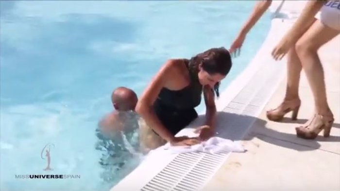 Θέλησε να εντυπωσιάσει στην πασαρέλα και κατέληξε στην πισίνα [Βίντεο] - εικόνα 3