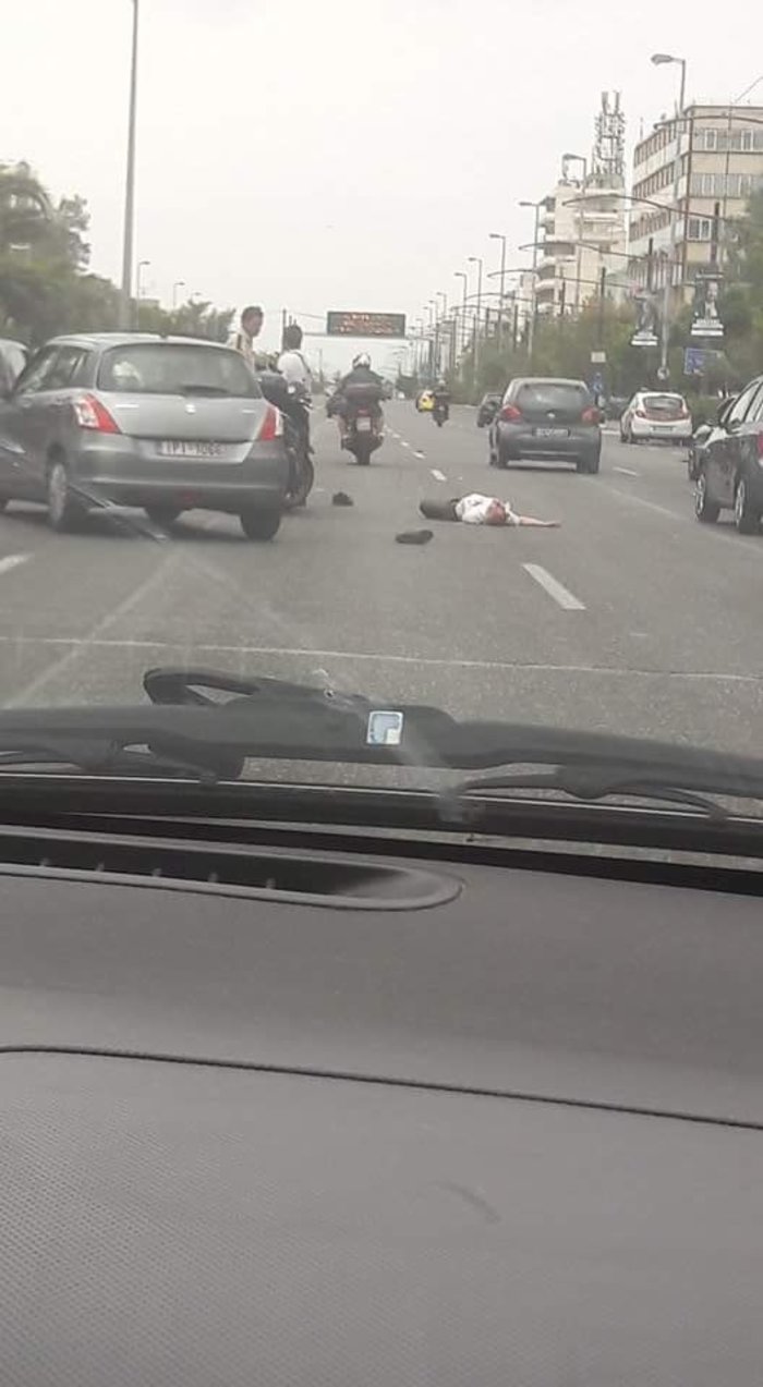 Σοβαρό τροχαίο στη Συγγρού, πεζός παρασύρθηκε από ΙΧ [φωτό] - εικόνα 2