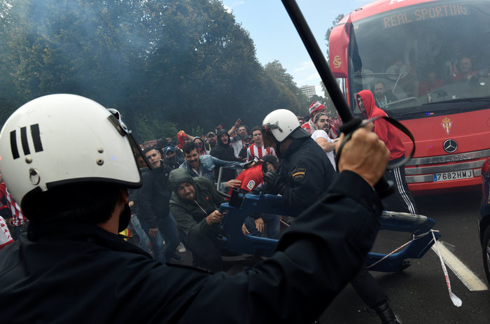 Πλαστικές σφαίρες & άγριο ξύλο στην Καταλονία, 337 τραυματίες - εικόνα 4