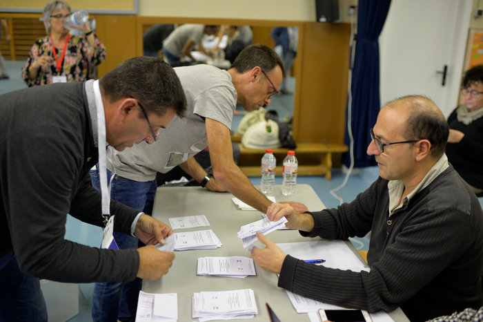 Οι κάλπες έκλεισαν, οι Καταλανοί πανηγυρίζουν - εικόνα 3