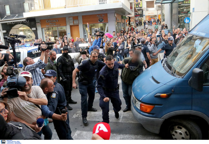 Οι Κρητικοί αποδοκίμασαν τους απαγωγείς του Μιχάλη Λεμπιδάκη - εικόνα 2