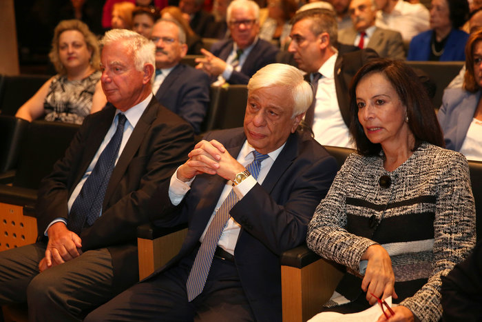 Πρ.Παυλόπουλος: Παράνομο & ανυπόστατο το δημοψήφισμα στην Καταλονία