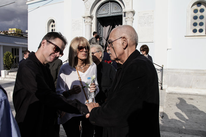 Στιγμιότυπο από το τελευταίο αντίο στη Λούλα Αναγνωστάκη