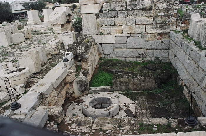 Ελευσίνα, ιερό Δήμητρας-και-Κόρης, Το παρθένιον ή καλλίχορον φρέαρ