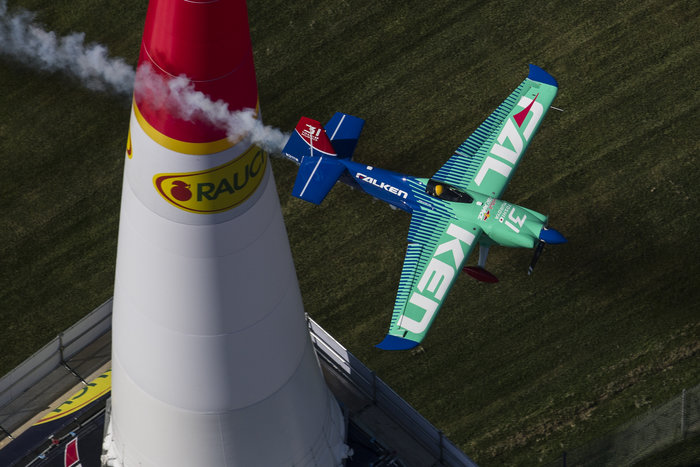 Εντυπωσιακές εικόνες από το Red Bull Air Race - εικόνα 3