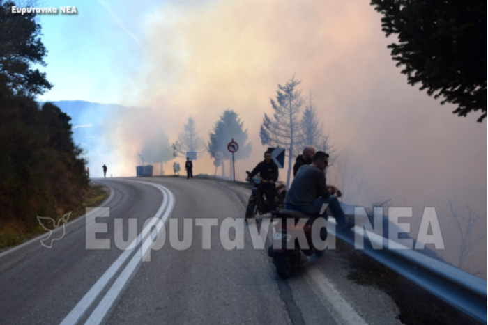 Απειλούνται σπίτια και ξενοδοχεία από τη φωτιά στο Καρπενήσι φωτό- video - εικόνα 3