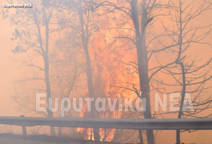 Νύχτα αγωνίας στο Καρπενήσι για να μην αναζωπυρωθεί η φωτιά