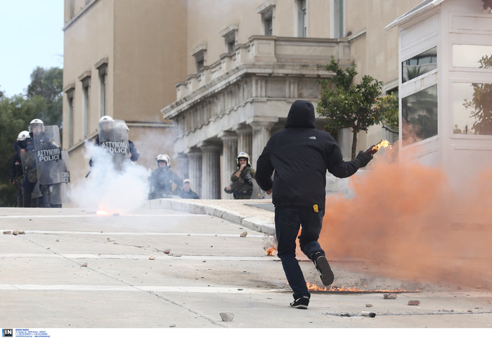 Ένταση στο μαθητικό συλλαλητήριο στο κέντρο της Αθήνας