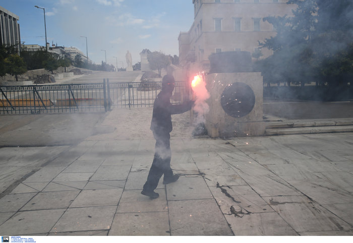 Ένταση στο μαθητικό συλλαλητήριο στο κέντρο της Αθήνας - εικόνα 3