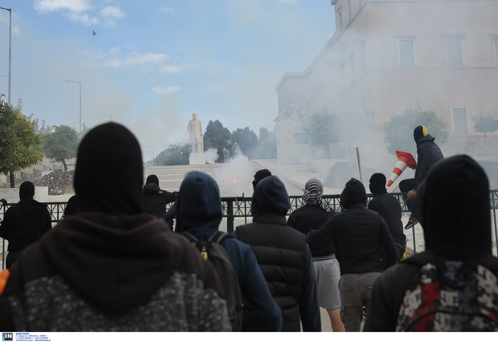 Ένταση στο μαθητικό συλλαλητήριο στο κέντρο της Αθήνας - εικόνα 4