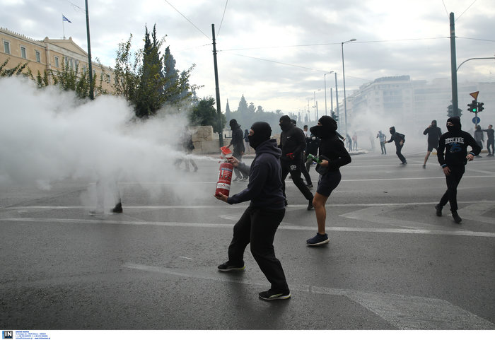 Ένταση στο μαθητικό συλλαλητήριο στο κέντρο της Αθήνας - εικόνα 6
