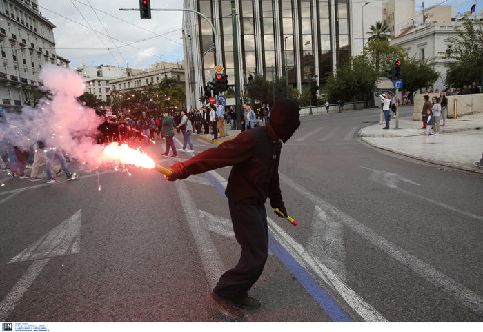 Ένταση στο μαθητικό συλλαλητήριο στο κέντρο της Αθήνας - εικόνα 8