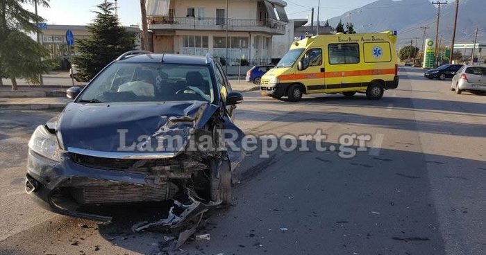 Τροχαίο έξω από σχολείο στη Λαμία - Τραυματίστηκαν δύο μαθήτριες (ΦΩΤΟ) - εικόνα 2