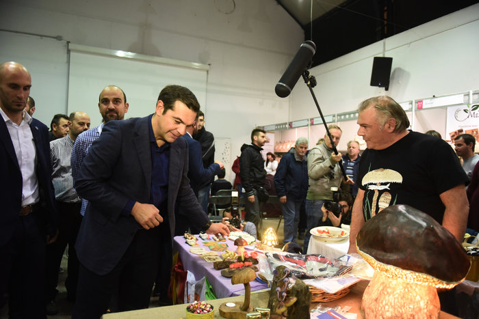 O Τσίπρας έπαιξε ποδοσφαιράκι και είδε τα προϊόντα κάνναβης - εικόνα 6