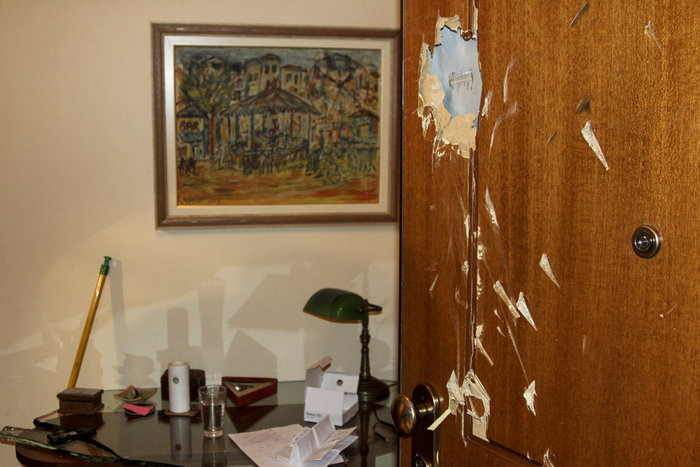 Έφοδος αναρχικών σε συμβολαιογραφείο στα Εξάρχεια - εικόνα 5