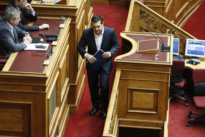 Σκληρή κόντρα Τσίπρα - Μητσοτάκη στη Βουλή με προσωπικές επιθέσεις - εικόνα 4