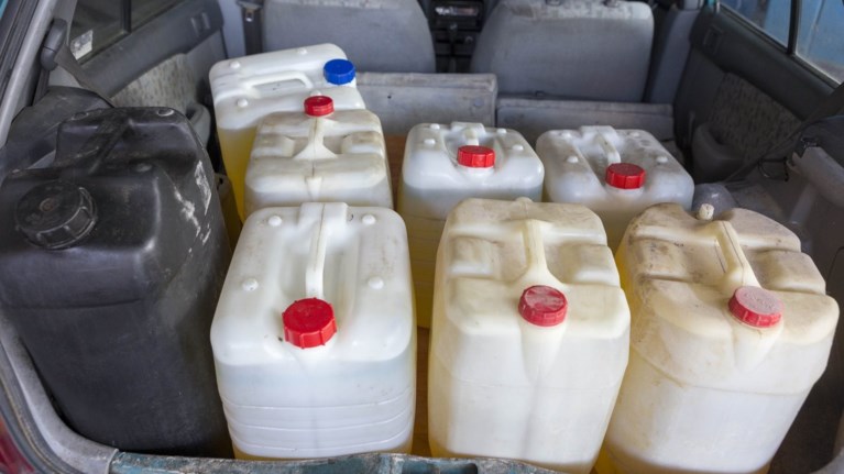 Αποτέλεσμα εικόνας για ΚΛΟΠΗ ΠΕΤΡΕΛΑΙΟΥ απο ΦΟΡΤΗΓΟ