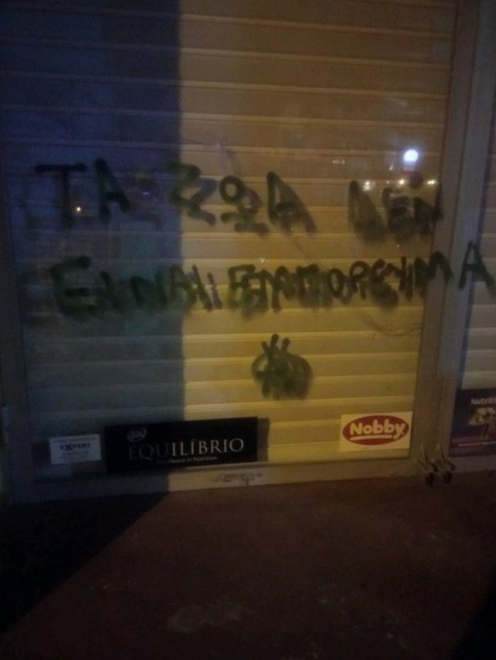 Νέοι βανδαλισμοί σε pet shop και κρεοπωλεία από αναρχικούς [εικόνες] - εικόνα 3
