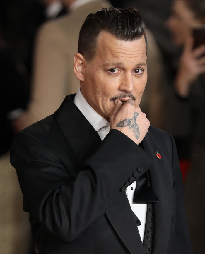 Ο Τζόνι Ντεπ πήγε στην πρεμιέρα του τύφλα στο μεθύσι