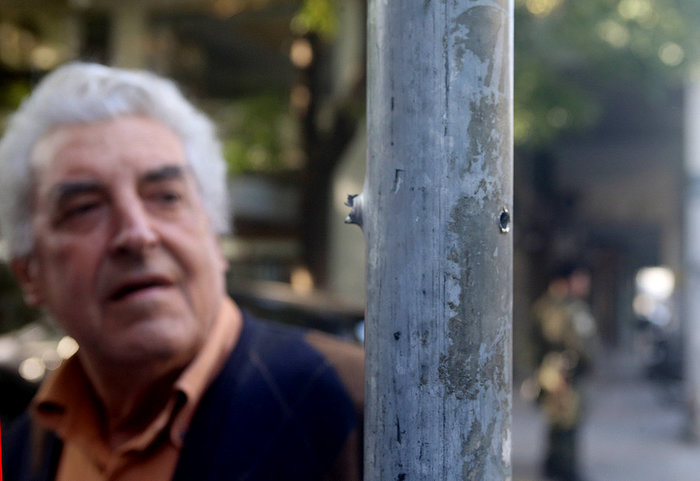 Στην «Επαναστατική Αυτοάμυνα» ανήκει το καλάσνικοφ της επίθεσης κατά ΠΑΣΟΚ