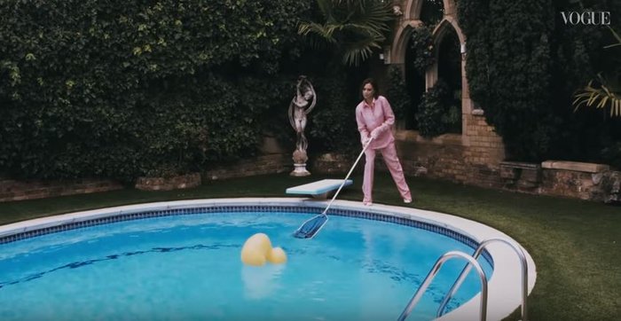 Η Βικτόρια Μπέκαμ φωτογραφήθηκε με τις πιτζάμες  στο παιδικό της δωμάτιο - εικόνα 3