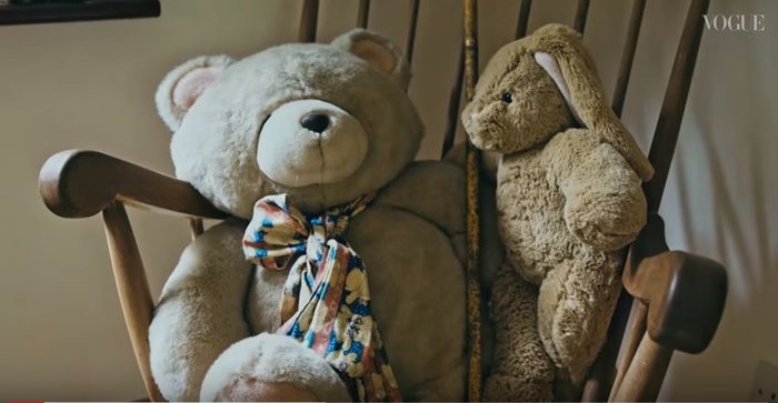 Η Βικτόρια Μπέκαμ φωτογραφήθηκε με τις πιτζάμες  στο παιδικό της δωμάτιο - εικόνα 5