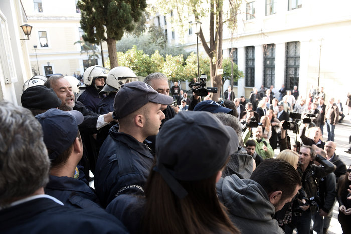Δολοφόνος της Δώρας: «Μόνη της έπεσε πάνω στο μαχαίρι μου» - εικόνα 8