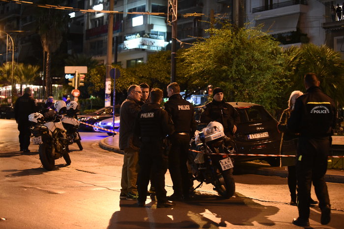 Συμπλοκή στην οδό Μπενάκη στην Αθήνα-Πληροφορίες για πυροβολισμούς