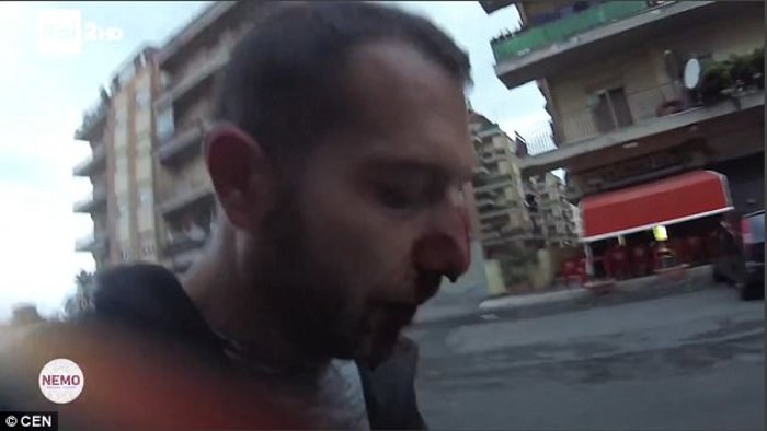 Μαφιόζος επιτίθεται σε δημοσιογράφο της RAI - Video