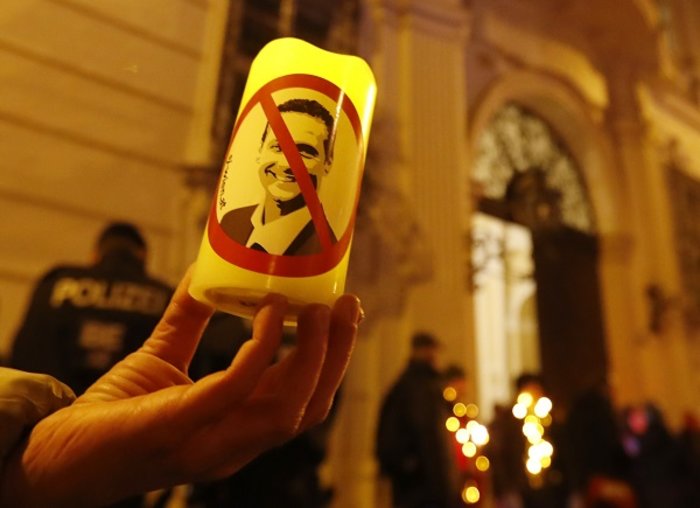 Χιλιάδες στους δρόμους κατά της άκρας δεξιάς στην Αυστρία (ΦΩΤΟ)