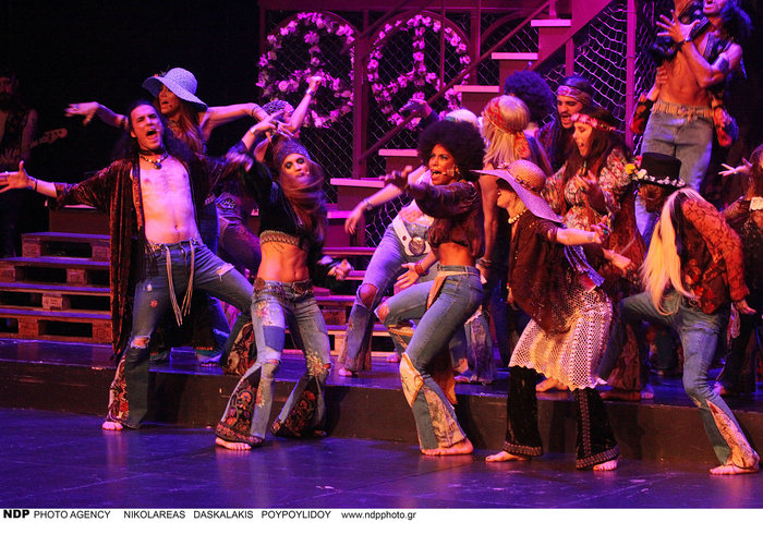 Γυμνή πάνω στη σκηνή η Μαίρη Συνατσάκη: Η παράκληση προς τους θεατές - εικόνα 5