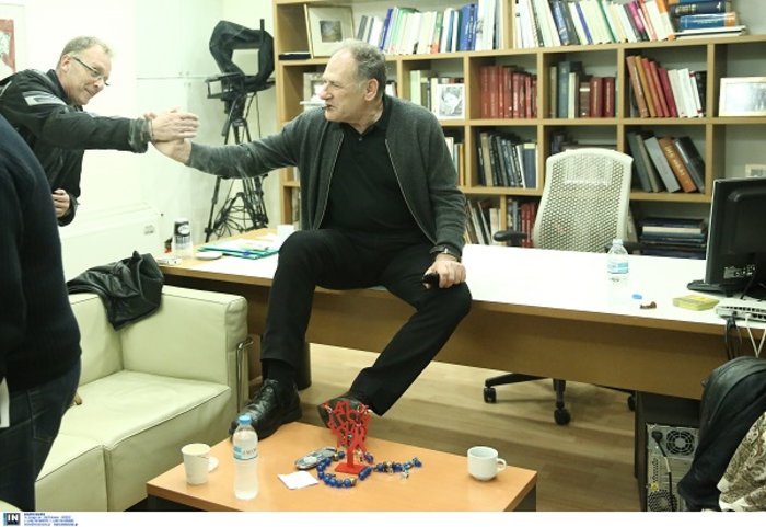 Πανηγυρισμοί στη Χαριλάου Τρικούπη, άναψε και πούρο ο Λαλιώτης [φωτό]