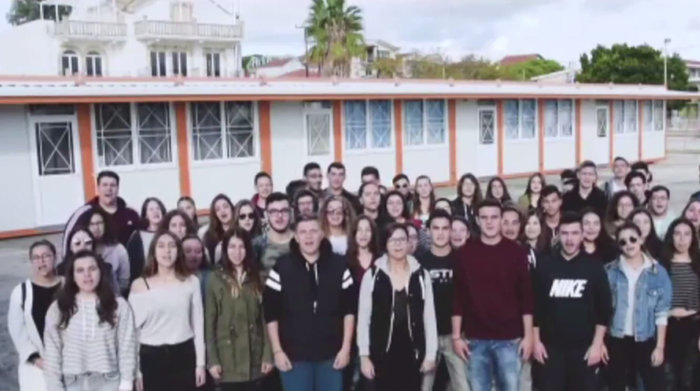 Κραυγή απόγνωσης από μαθητές στο Ληξούρι: 4 χρόνια μάθημα σε κοντέινερ