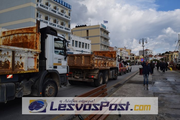 Βγήκαν στον δρόμο για το προσφυγικό στη Λέσβο (Εικόνες και Βίντεο)