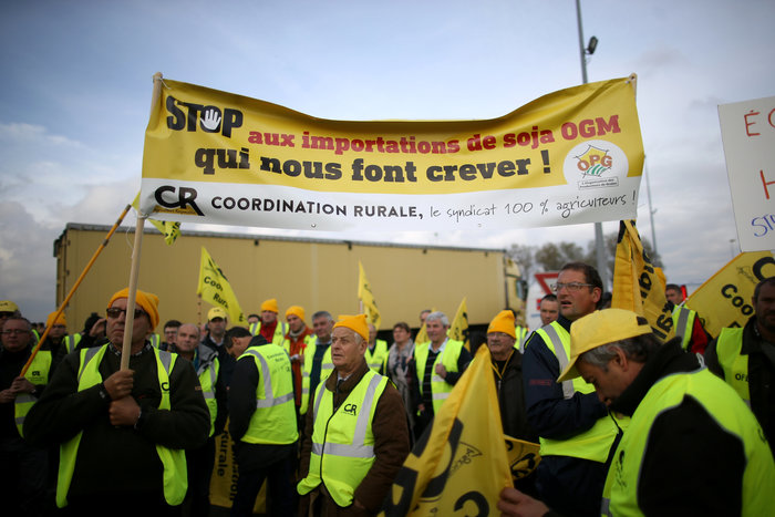 Μπλόκο Γάλλων οδηγών φορτηγών στα σύνορα με Ισπανία, Ιταλία, Βέλγιο