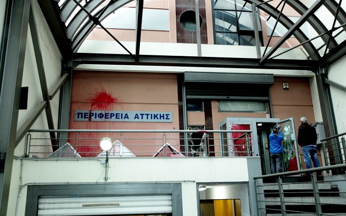 Καρέ καρέ η επίθεση του Ρουβίκωνα στην Περιφέρεια Αττικής (ΦΩΤΟ&ΒΙΝΤΕΟ) - εικόνα 2