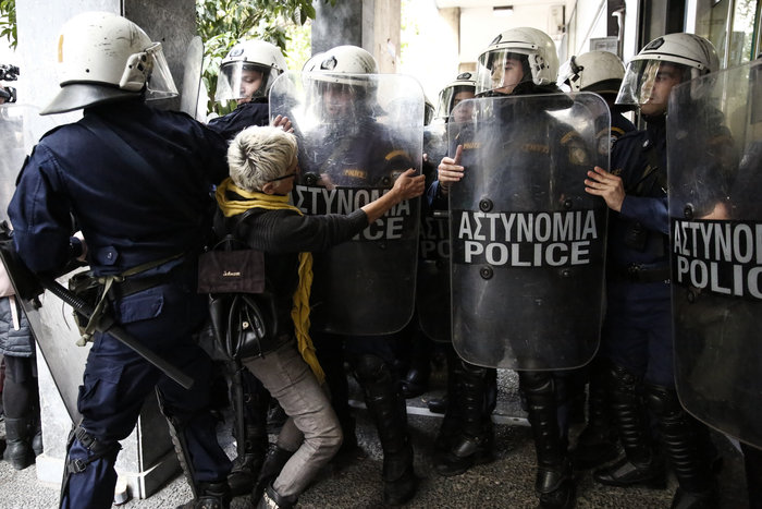 Ενταση με Λαφαζάνη στο Συμβολαιογραφικό Σύλλογο για τους πλειστηριασμούς - εικόνα 8