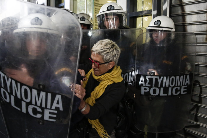 Ενταση με Λαφαζάνη στο Συμβολαιογραφικό Σύλλογο για τους πλειστηριασμούς - εικόνα 9