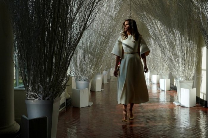 «Xιονάτη» η Μελάνια στον χριστουγεννιάτικο Λευκό Οίκο - εικόνα 5