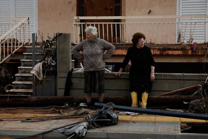 «Μπαλάκι» ευθυνών η έρευνα για την τραγωδία στη Μάνδρα