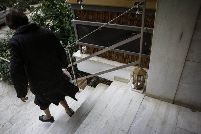 Θρήνος στο κοιμητήριο της Νέας Σμύρνης για τα δίδυμα αγόρια - εικόνα 3