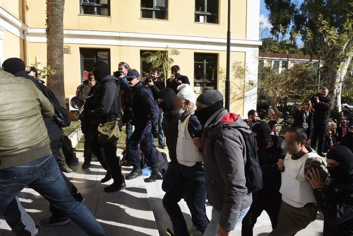 Στον εισαγγελέα οι 9 Κούρδοι- Τι «βλέπει» η αντιτρομοκρατική