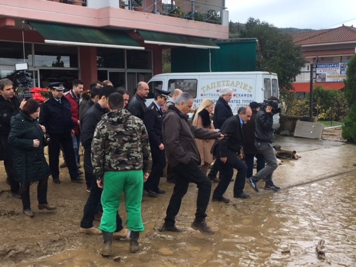 Διαμαρτυρίες κατά Σκουρλέτη για τις ζημιές από τις πλημμύρες