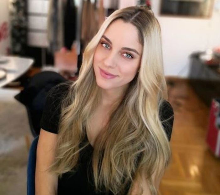 Δούκισσα Νομικού: Εγκυος & πανευτυχής μπροστά στο χριστουγεννιάτικο δέντρο