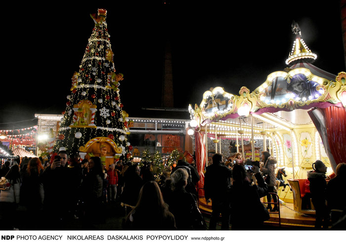 Κατερίνα Καραβάτου: Σπάνια έξοδος με την κόρη και τον γιο της [Εικόνες] - εικόνα 4