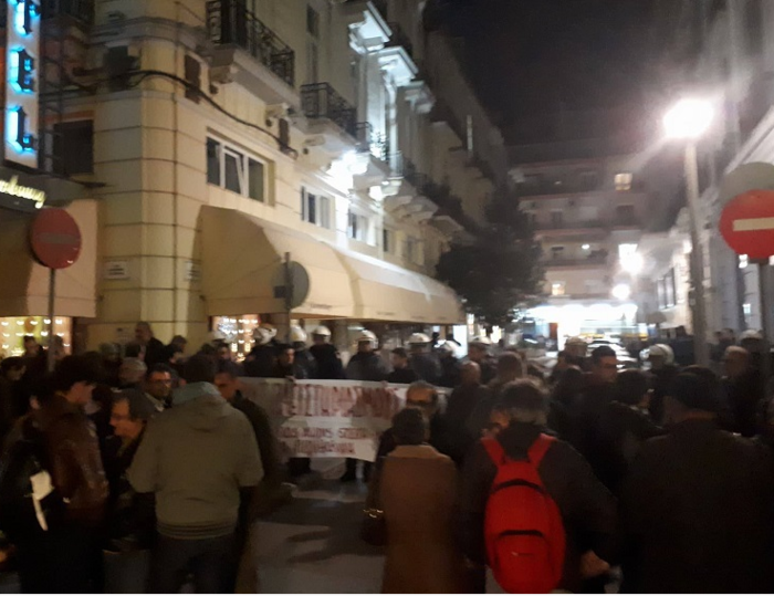 Συγκέντρωση κατά των πλειστηριασμών στη Θεσσαλονίκη (ΦΩΤΟ & BINTEO)