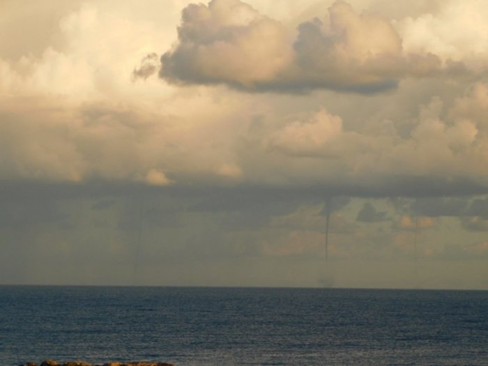 Εντυπωσιακοί υδροστρόβιλοι εμφανίστηκαν ξανά στην Κρήτη (φωτογραφίες) - εικόνα 4