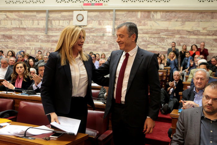 Κοινή συνεδρίαση Ποταμιού-ΔΗΣΥ: H γελοιογραφία, τα γλυκά & η μικρή αίθουσα