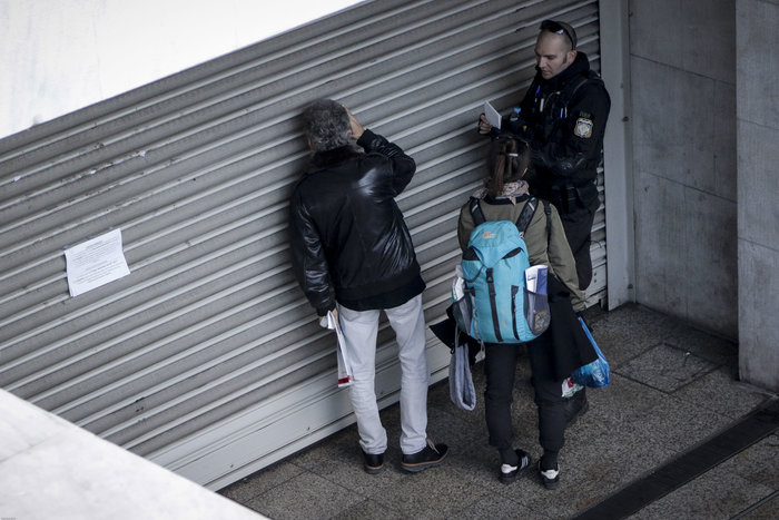 «Αγιο» είχε ο 55χρονος που  έπεσε στις ράγες του μετρό - εικόνα 2